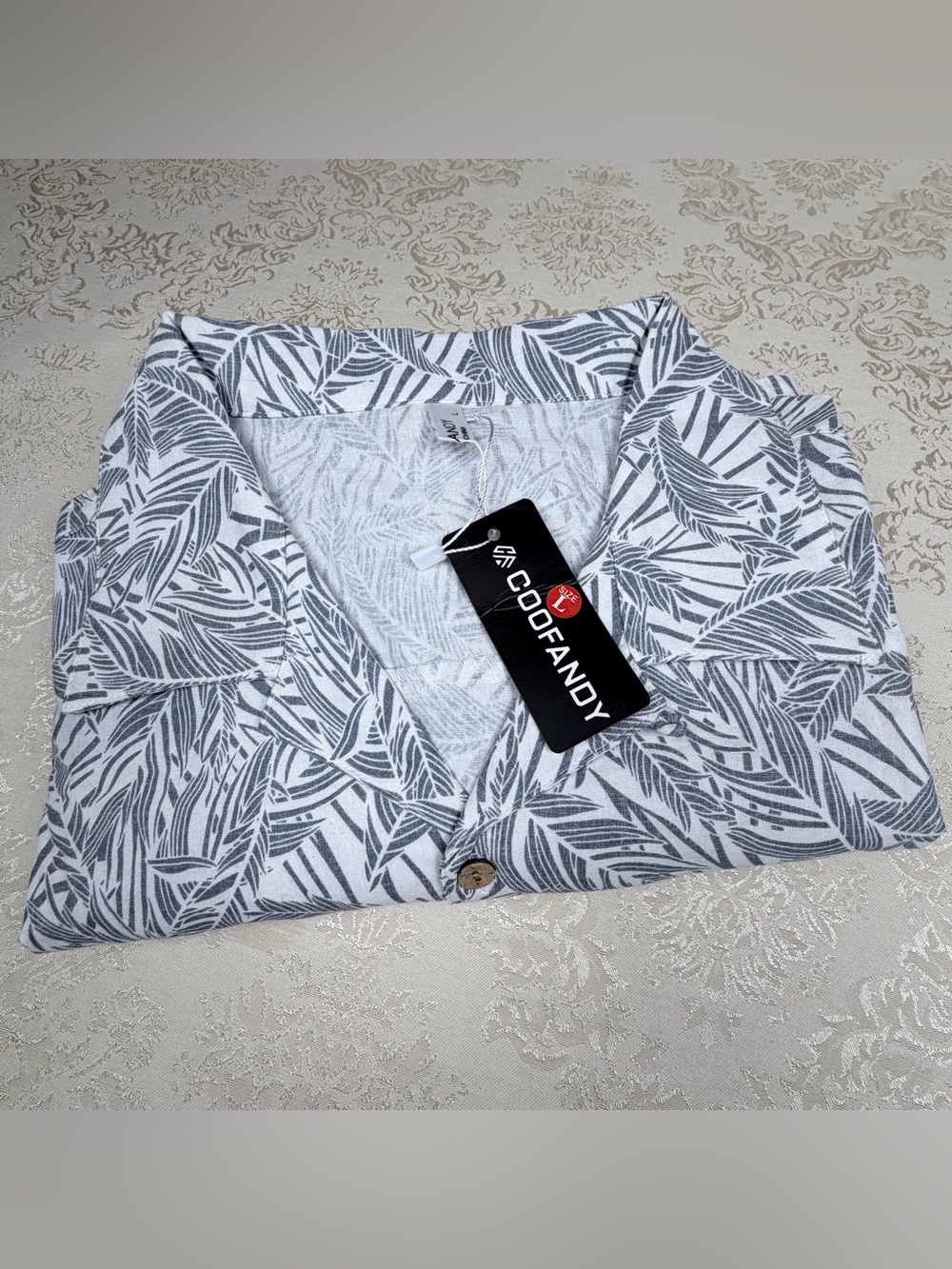 Coofandy NWT Men’s White & Gray Leaf Print Hawaiian Shirt, Large